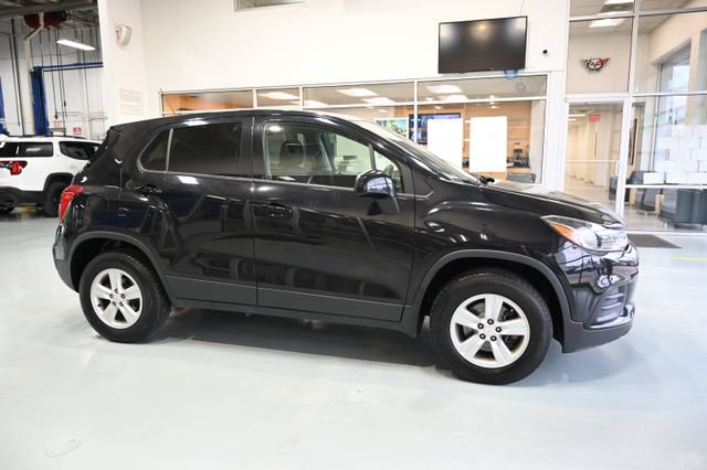Used 2020 Chevrolet Trax LS w/ Tint and Cruise Package AWD/4WD image 4