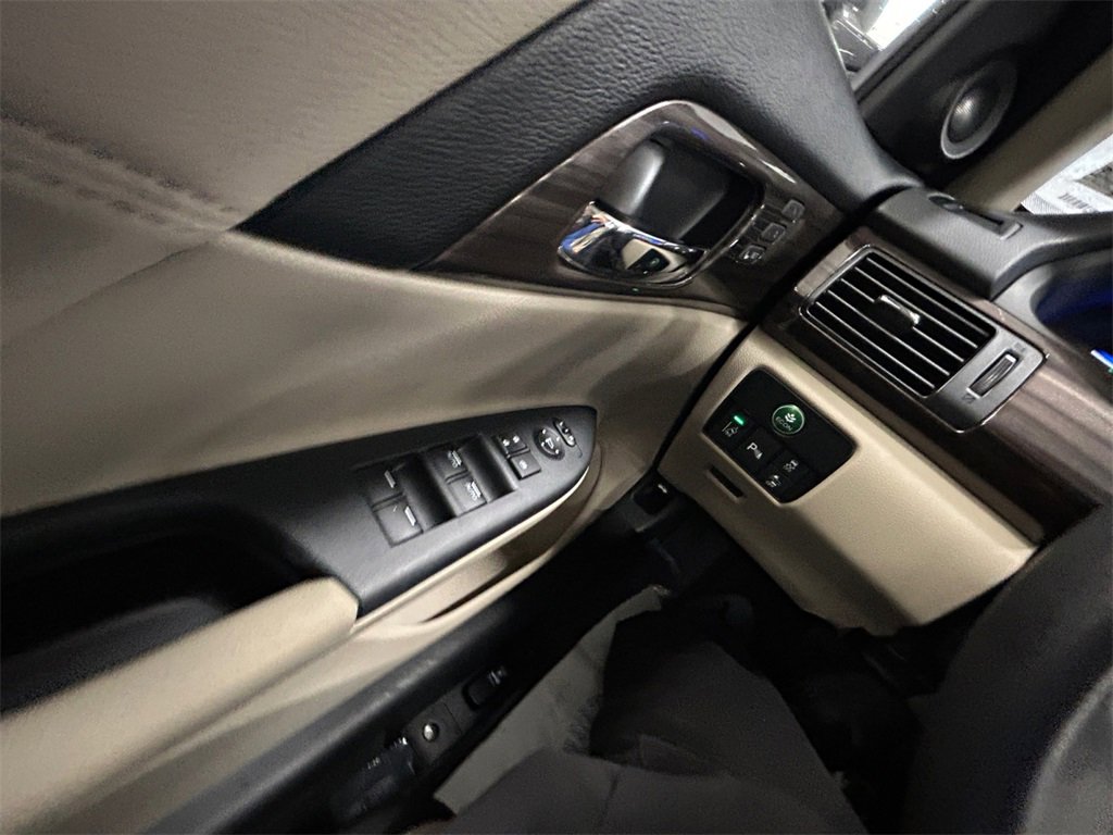 Used 2017 Honda Accord Touring image 29