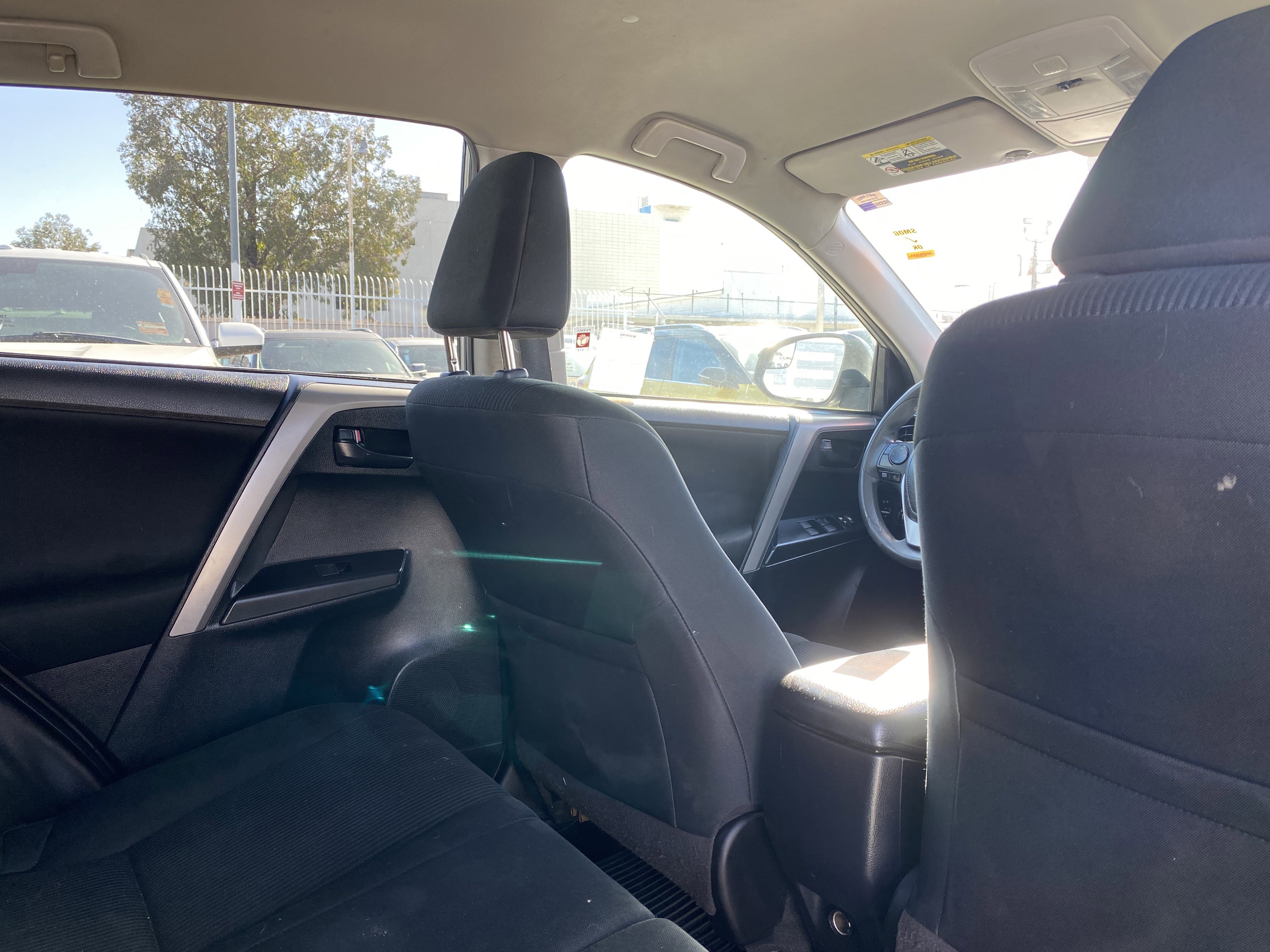 Used 2018 Toyota RAV4 LE w/ Cargo Management Package FWD image 22