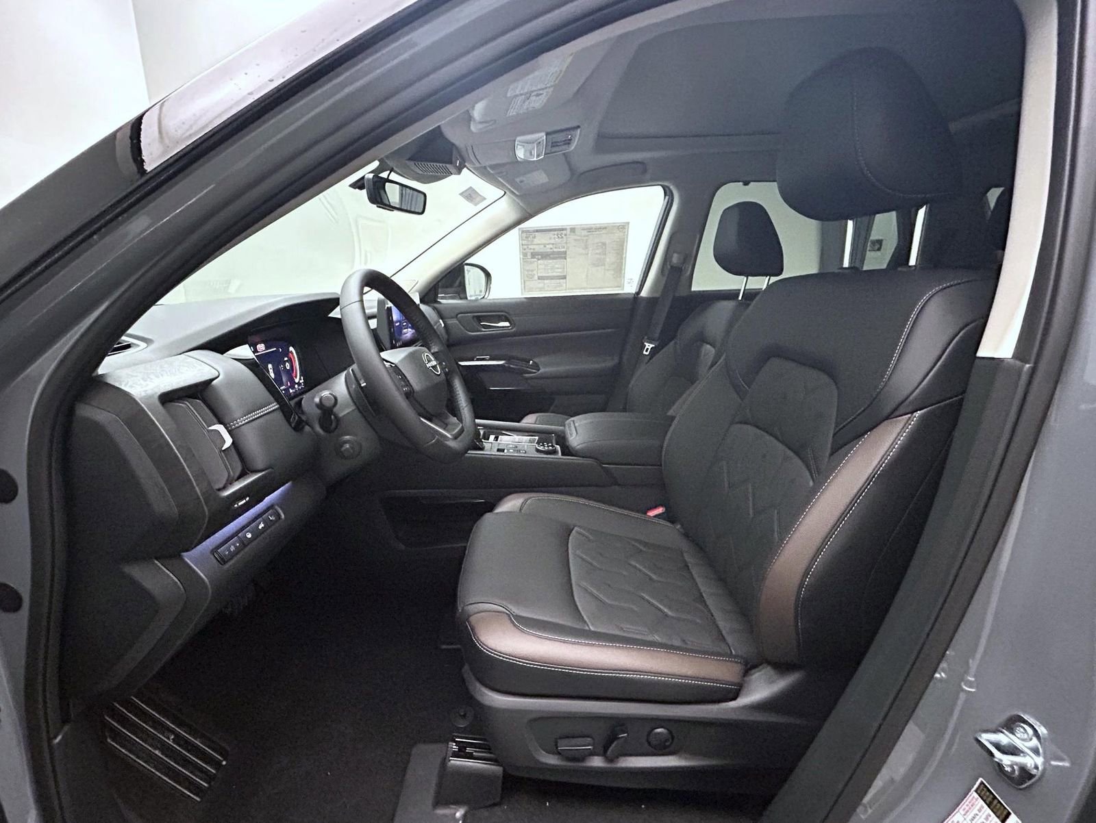 New 2026 Nissan Pathfinder Platinum image 10