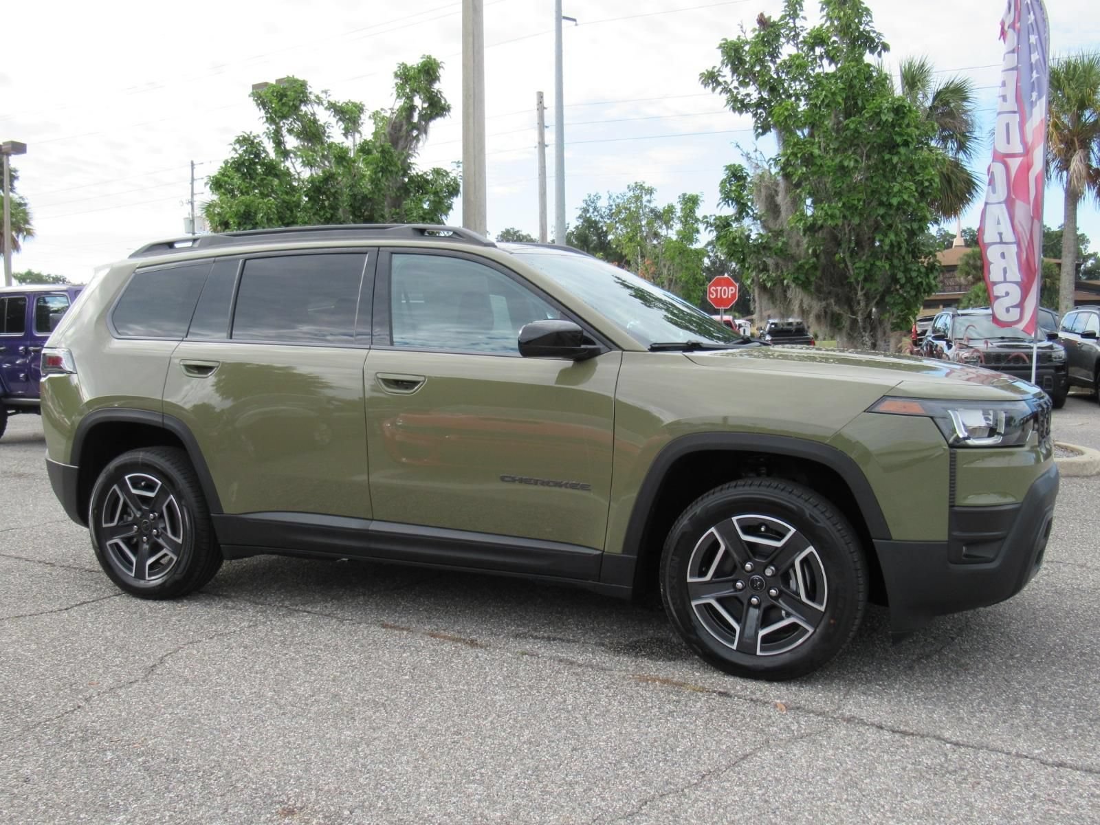 New 2026 Jeep Cherokee Laredo AWD/4WD image 2
