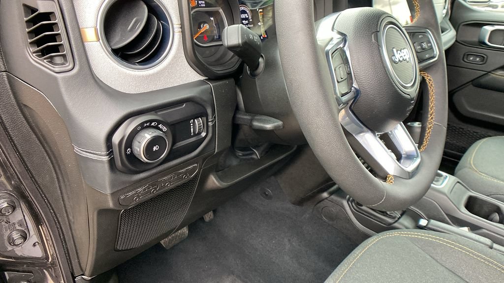 Used 2024 Jeep Wrangler Unlimited Sahara w/ Safety Group AWD/4WD image 15