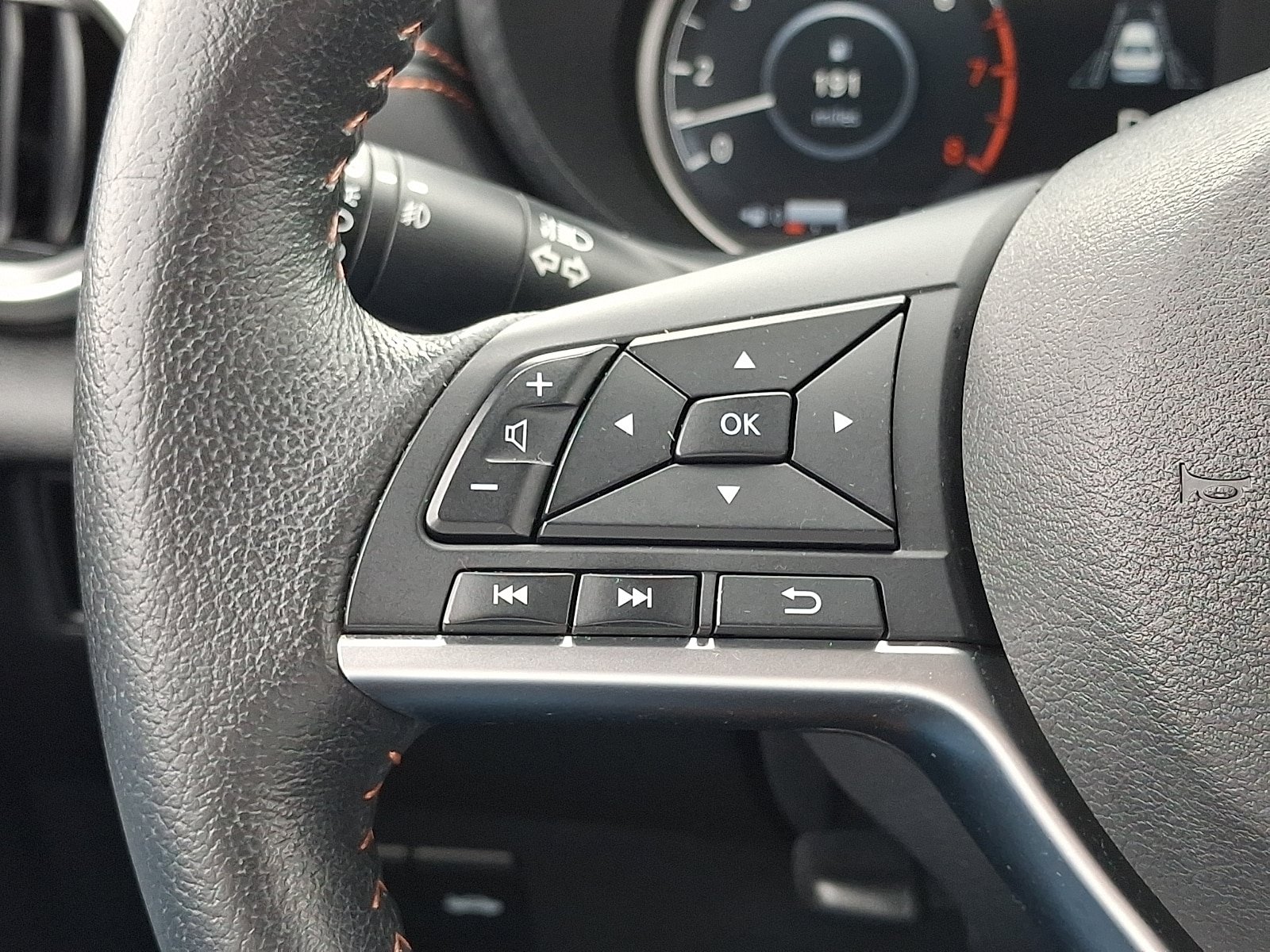 Used 2020 Nissan Versa SR w/ Convenience Package FWD image 22