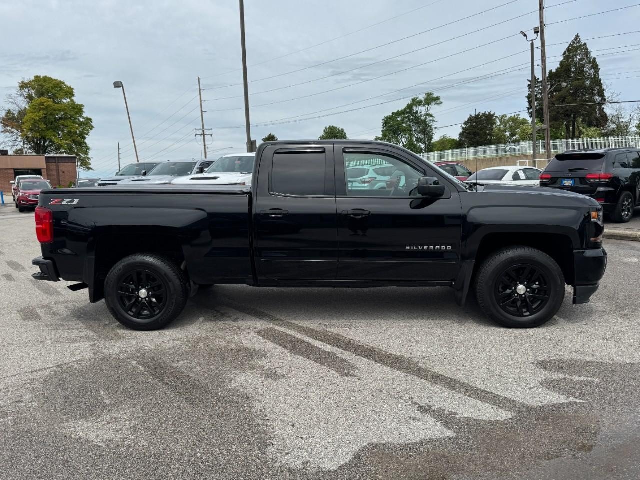 Used 2019 Chevrolet Silverado 1500 LT w/ All Star Edition AWD/4WD image 2