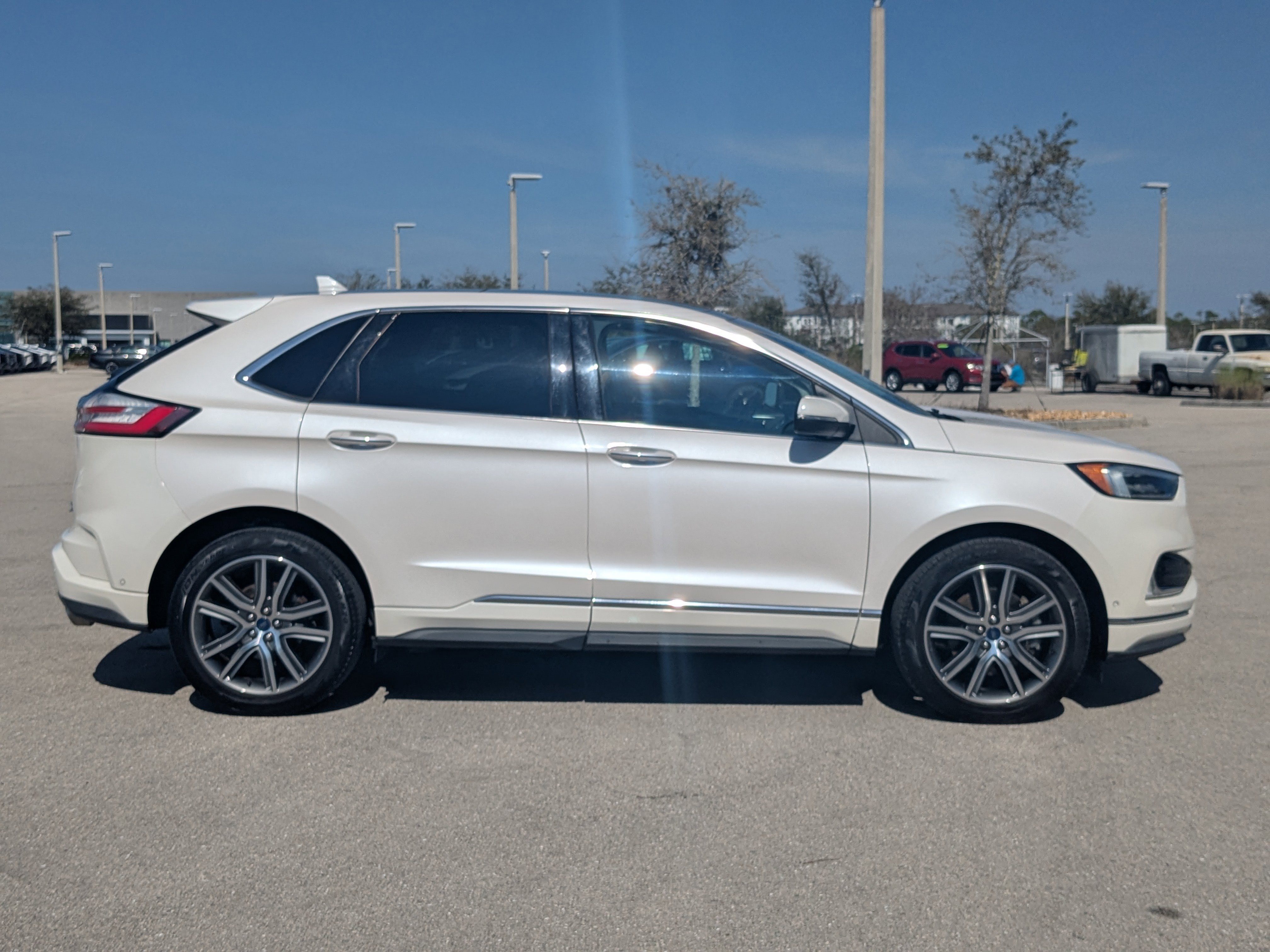 Used 2019 Ford Edge Titanium w/ Equipment Group 301A image 4