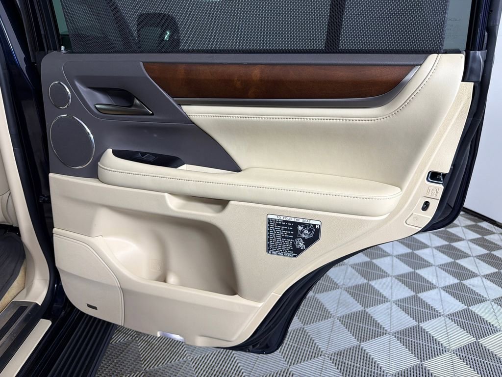 Used 2019 Lexus LX 570 4WD w/ Luxury Package image 18