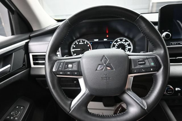 Used 2024 Mitsubishi Outlander SE FWD image 8