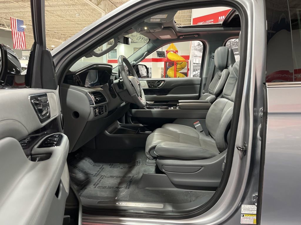 Used 2021 Lincoln Navigator L Reserve w/ Luxury Package AWD/4WD image 15