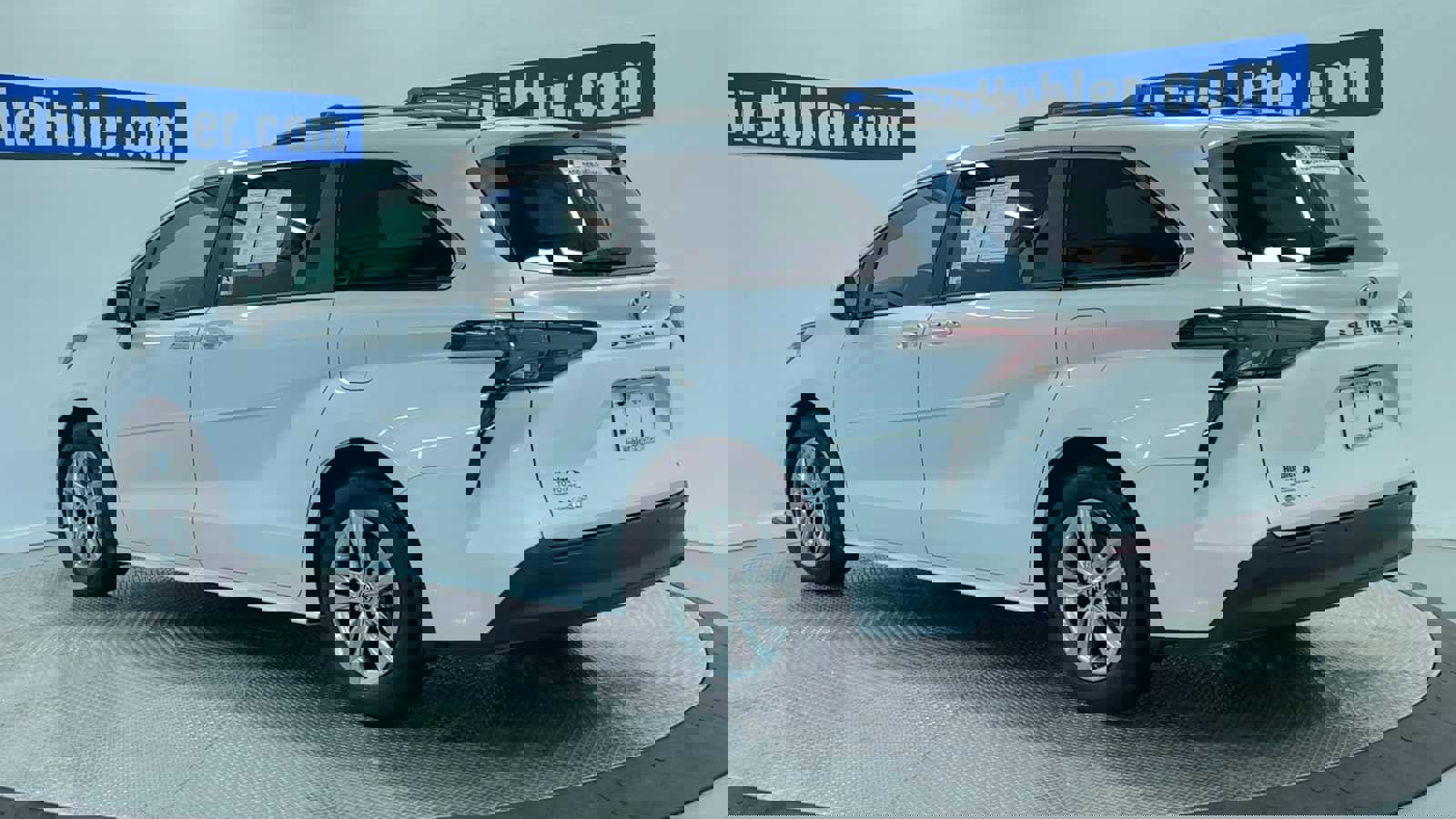 Used 2025 Toyota Sienna XLE w/ XLE Plus Package image 6