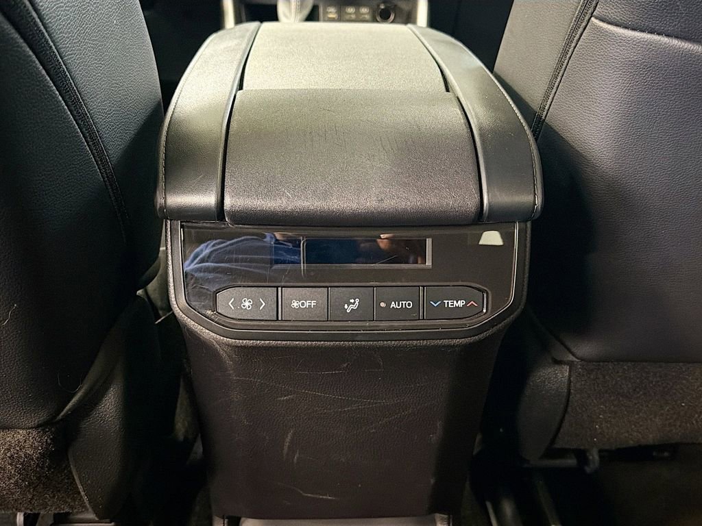 Used 2023 Toyota Highlander XLE AWD/4WD image 27