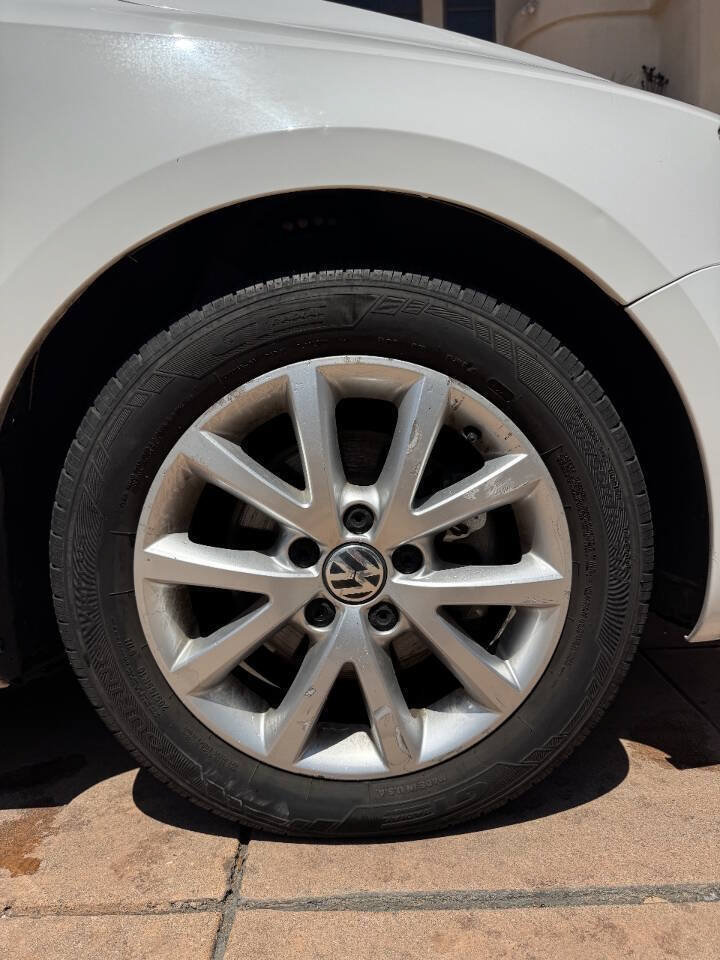 Used 2011 Volkswagen Jetta SE FWD image 28