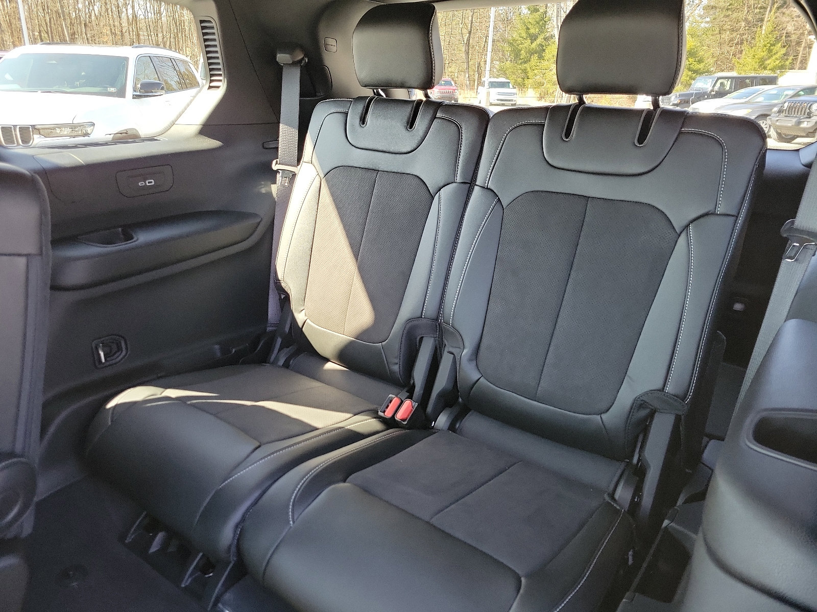 Used 2024 Jeep Grand Cherokee L Laredo image 7