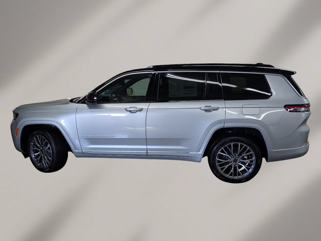 New 2026 Jeep Grand Cherokee L Summit w/ Advanced Protech Group IV AWD/4WD image 3