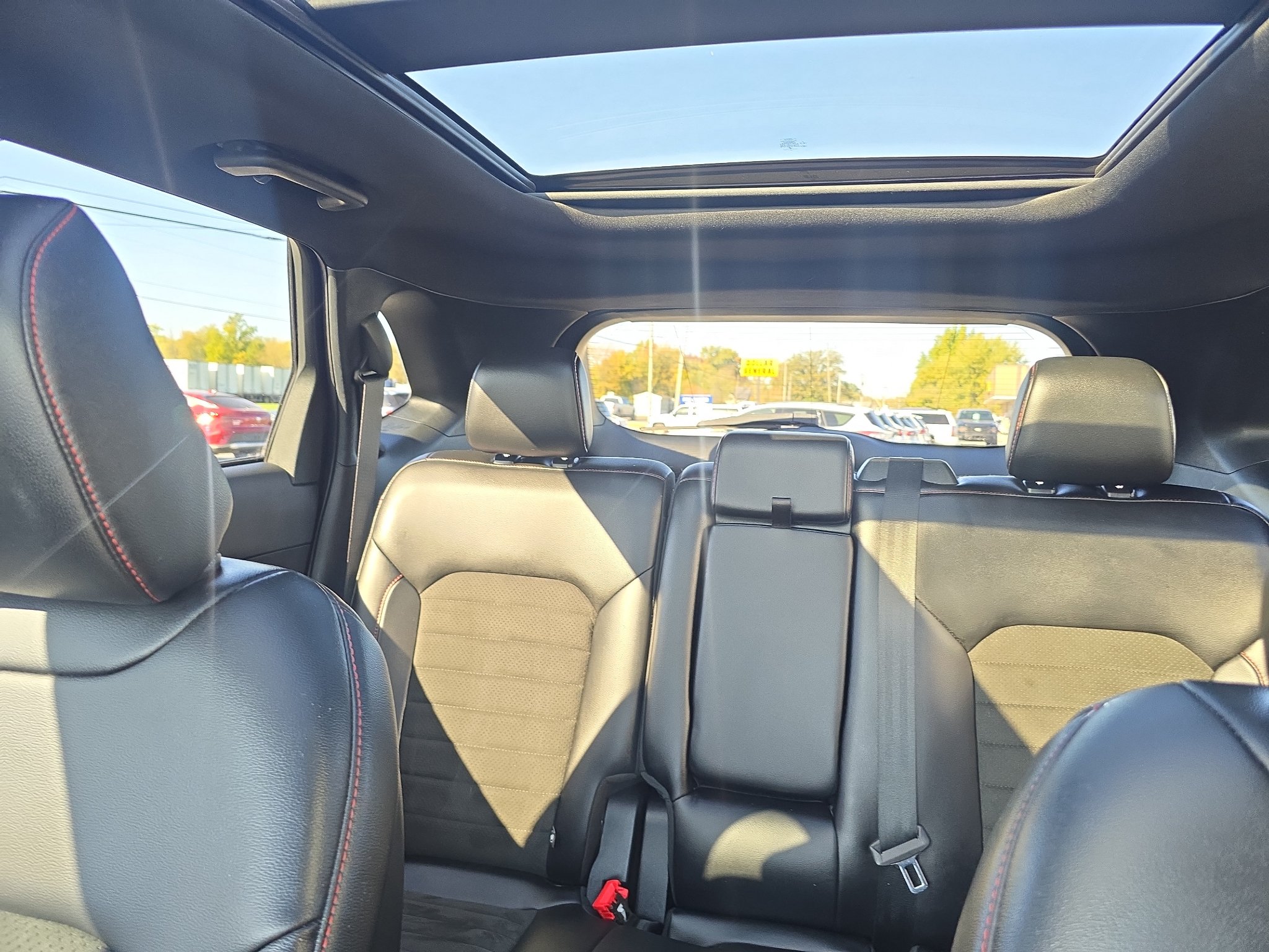 Used 2021 Ford Edge ST-Line w/ Class II Trailer Tow Package AWD/4WD image 31