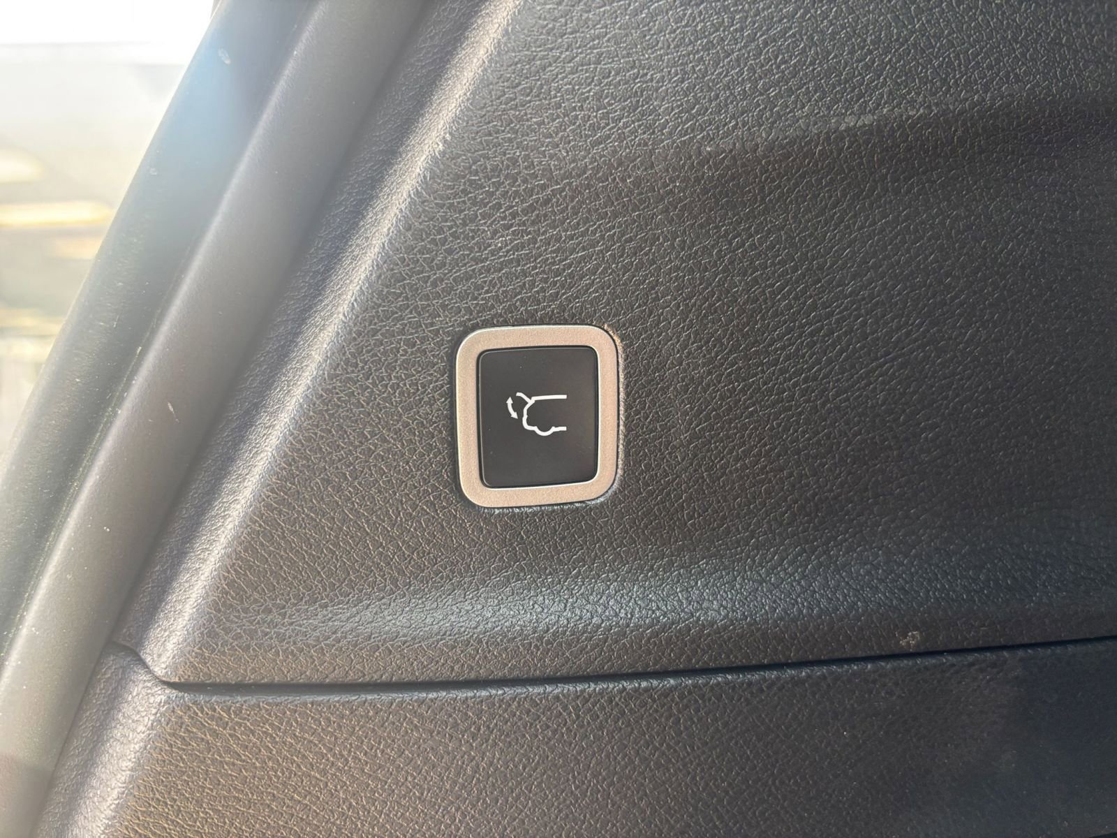 Used 2025 Chrysler Pacifica Limited image 23