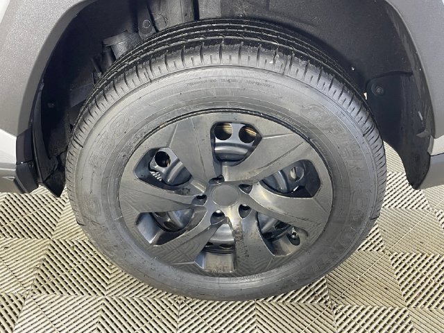 Used 2020 Toyota RAV4 LE AWD/4WD image 19