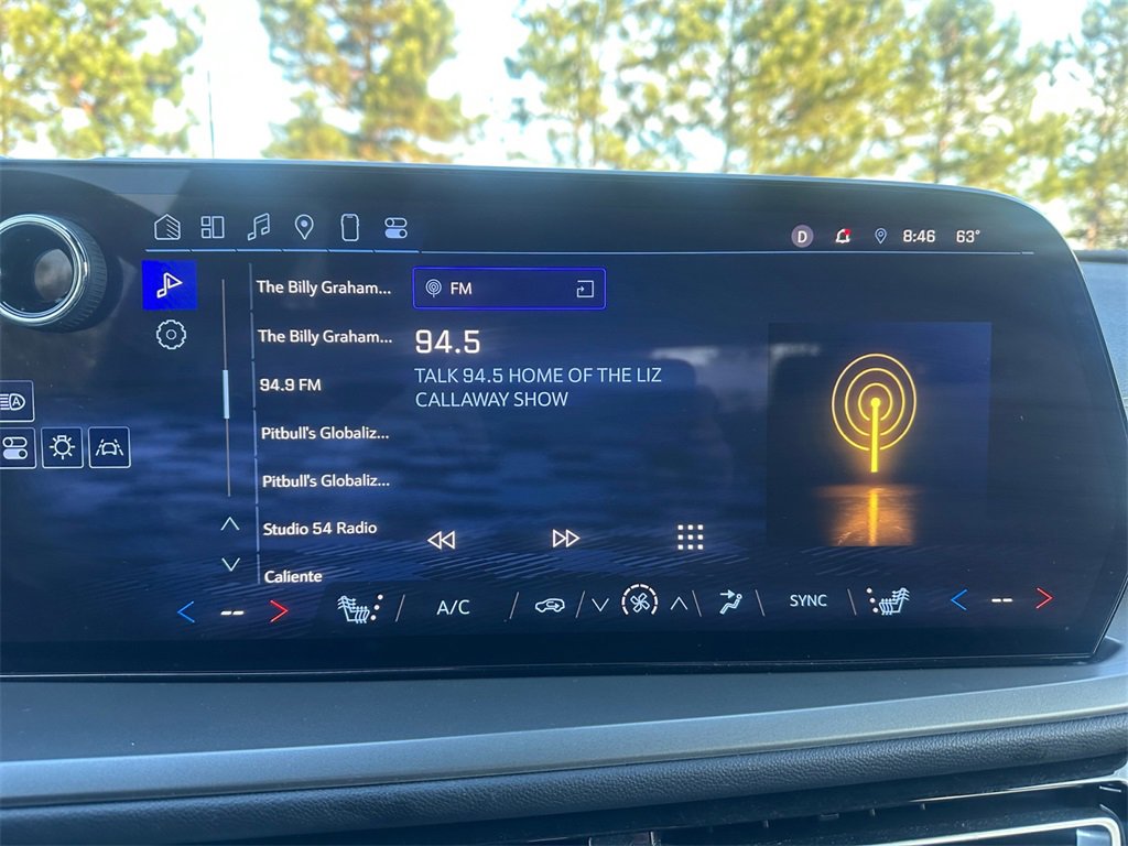 Used 2025 Chevrolet Traverse LT image 18