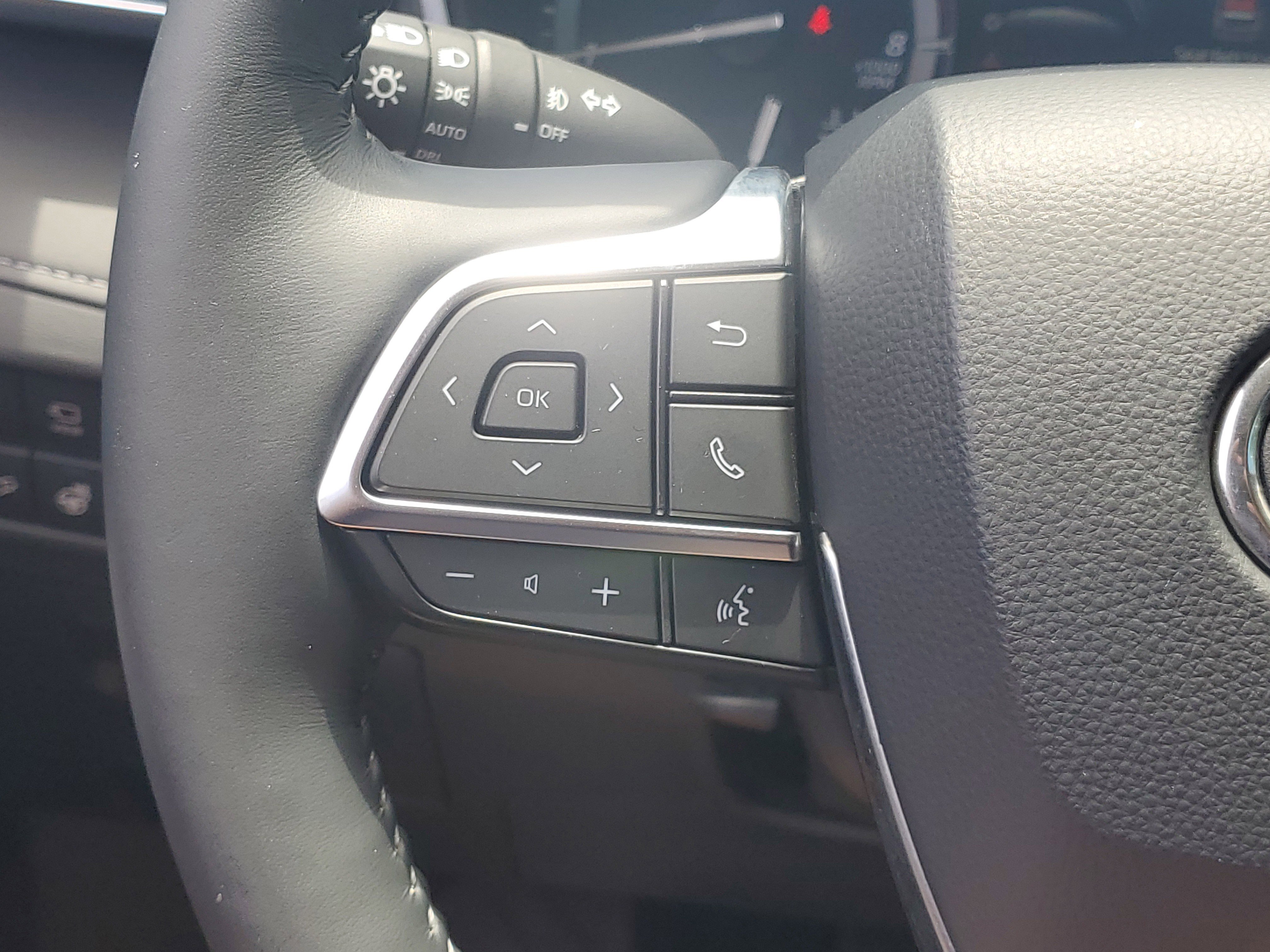 Certified 2021 Toyota Highlander Platinum FWD image 24