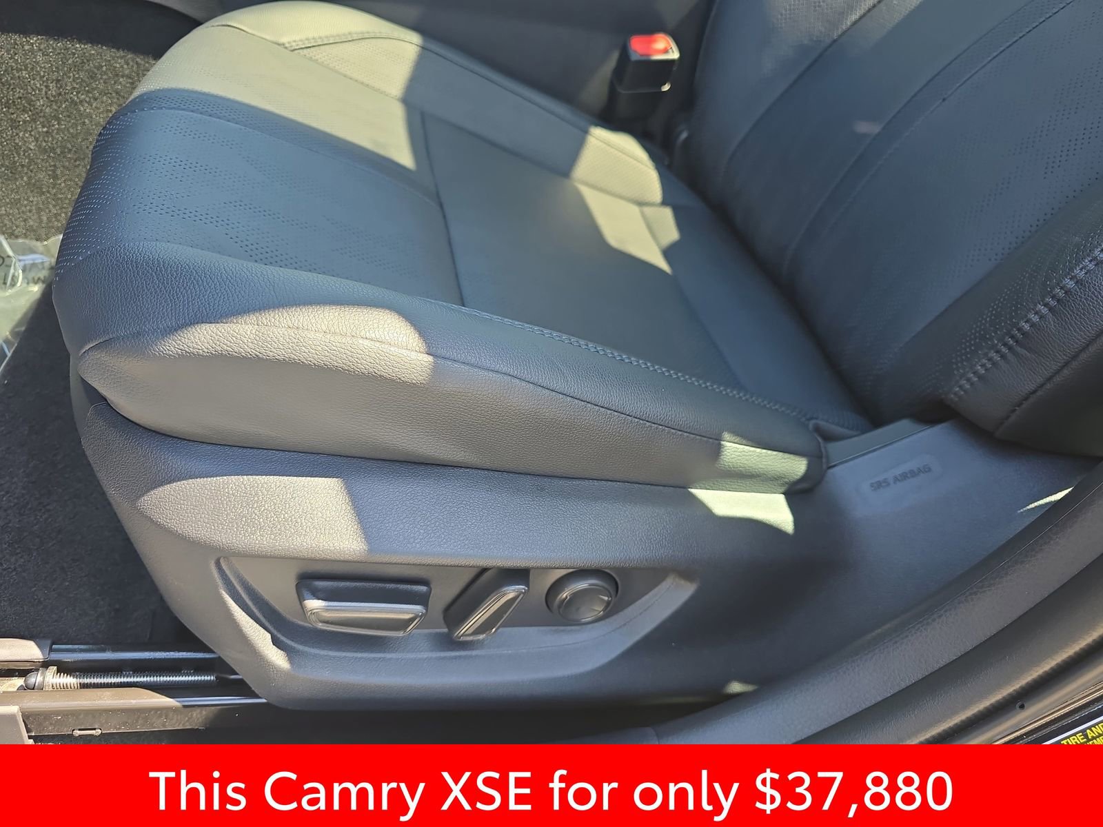 Used 2025 Toyota Camry XSE FWD image 34