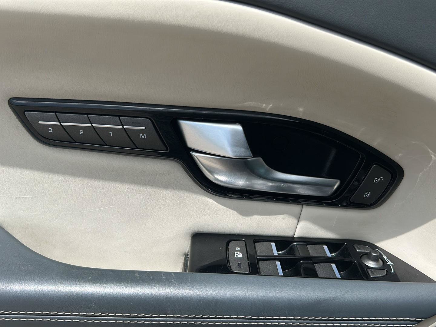 Used 2019 Land Rover Range Rover Evoque HSE Dynamic AWD/4WD image 9