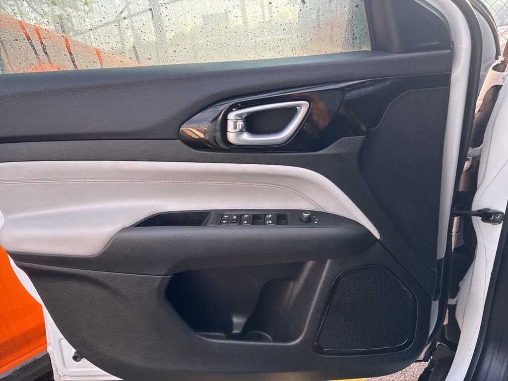 Used 2024 Jeep Compass Limited image 9