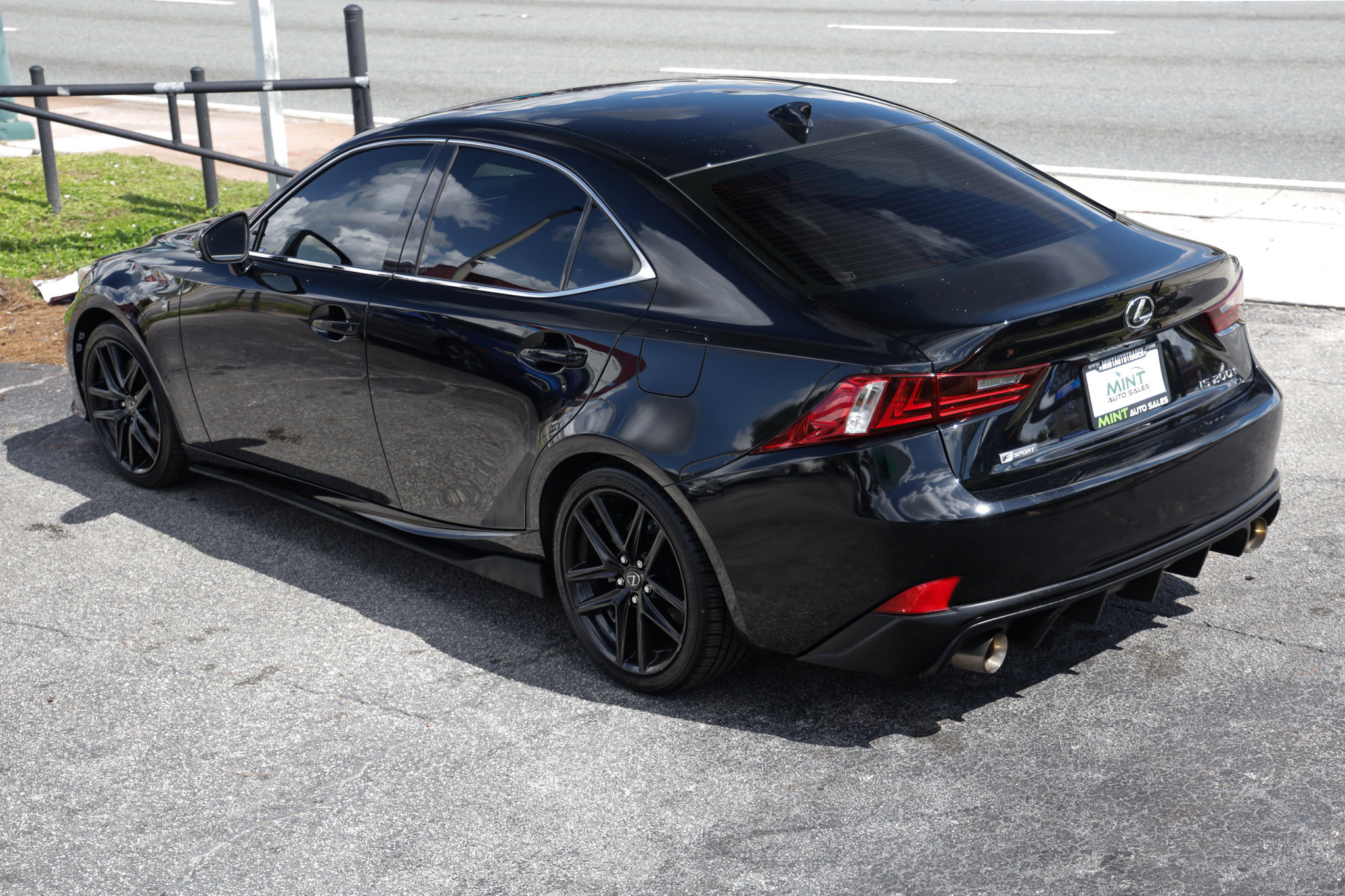 Used 2016 Lexus IS 200t w/ F Sport Package RWD image 8