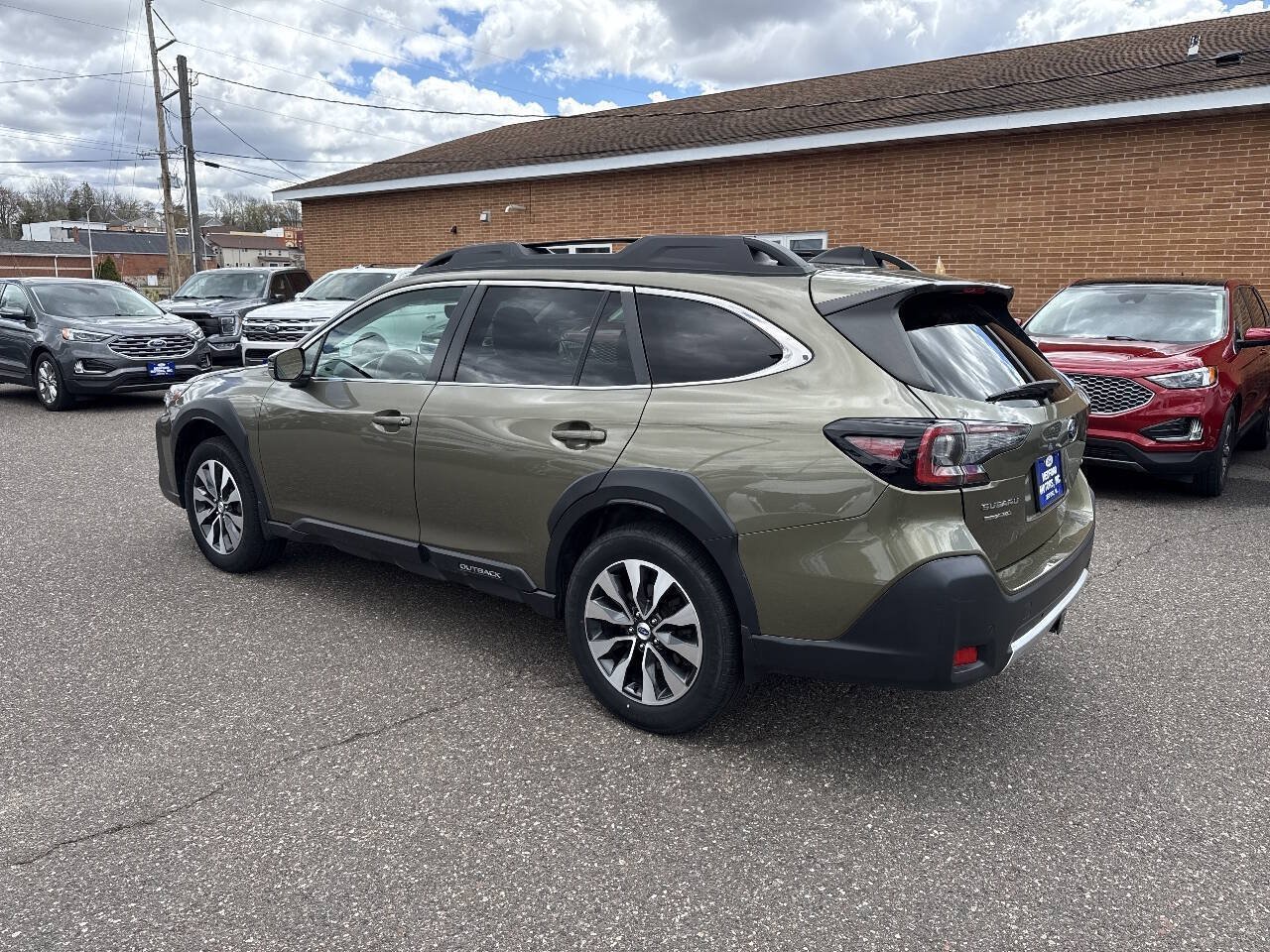 Used 2023 Subaru Outback Limited AWD/4WD image 7