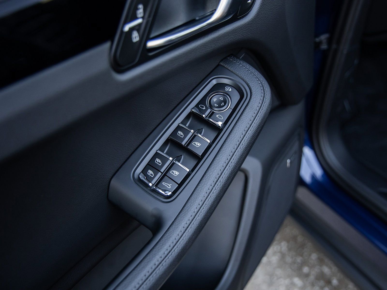 Certified 2026 Porsche Macan image 23