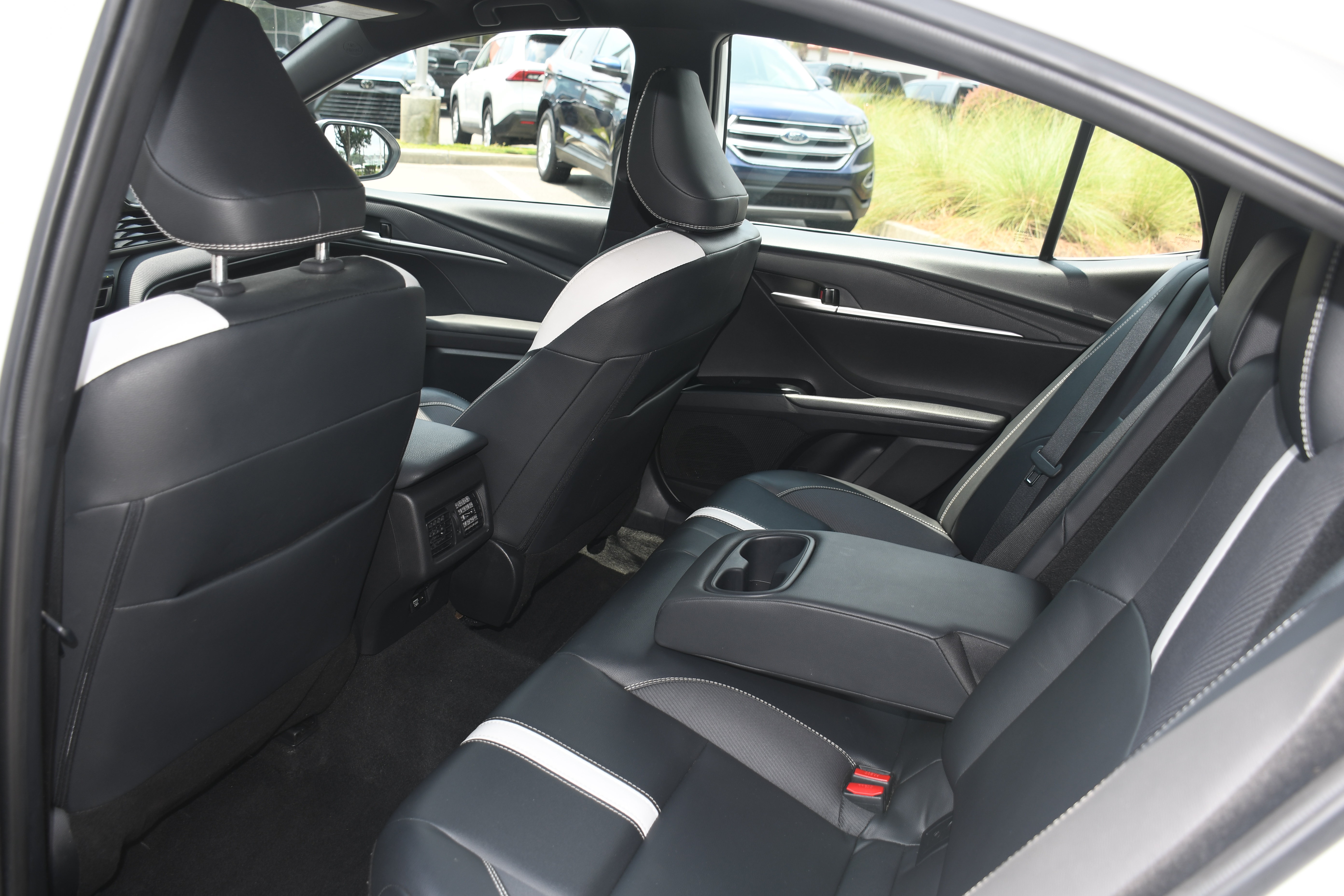 Used 2025 Toyota Camry SE FWD image 14