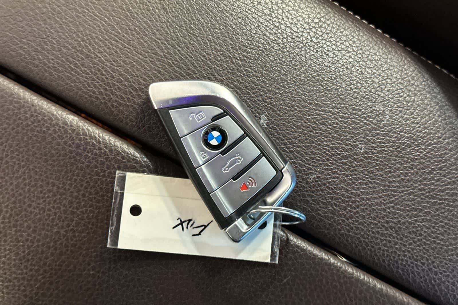 Used 2022 BMW 740i w/ M Sport Package RWD image 28