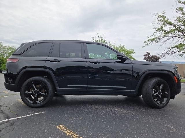 Used 2024 Jeep Grand Cherokee Altitude AWD/4WD image 23