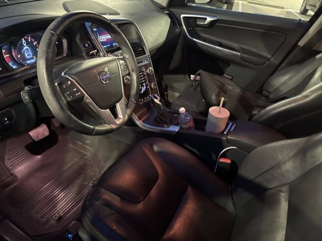 Used 2015 Volvo XC60 T6 Platinum image 25