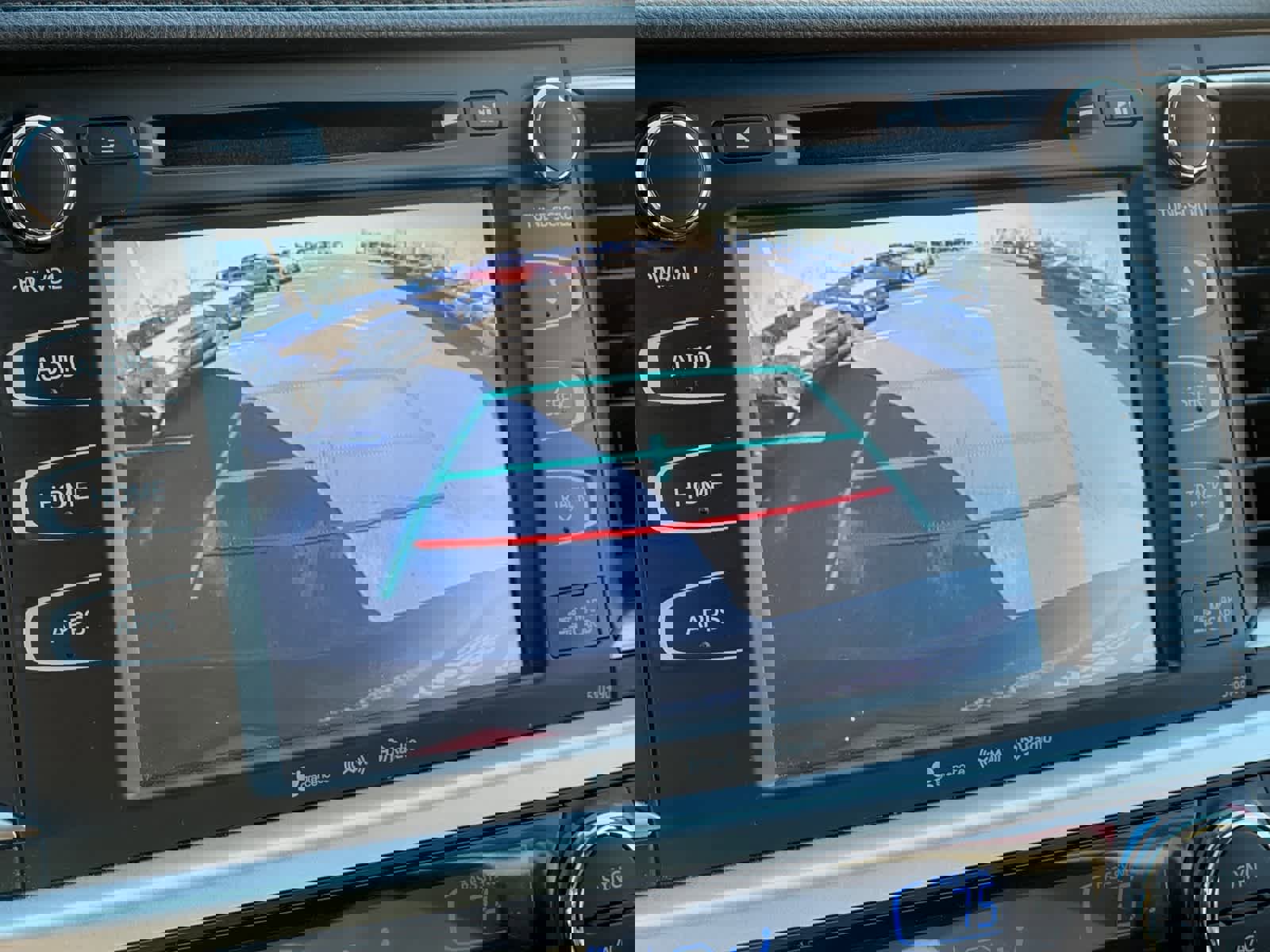 Used 2019 Toyota Highlander XLE image 26