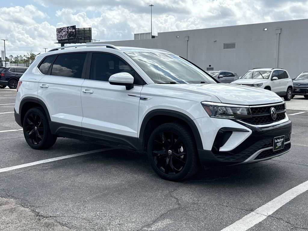 Used 2023 Volkswagen Taos SE image 3