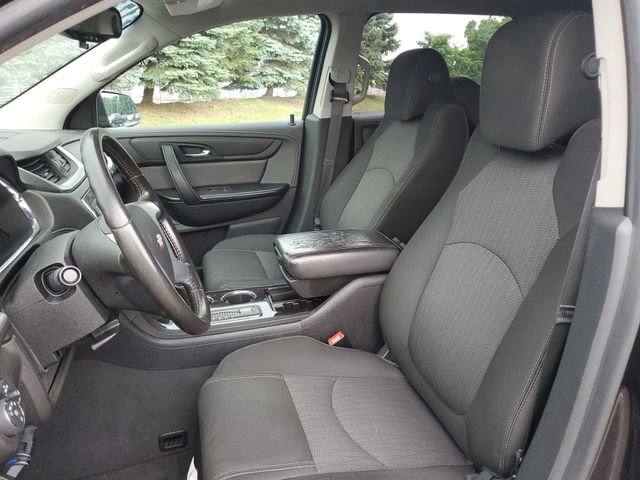Used 2017 Chevrolet Traverse LT w/ Style and Technology Package FWD image 5