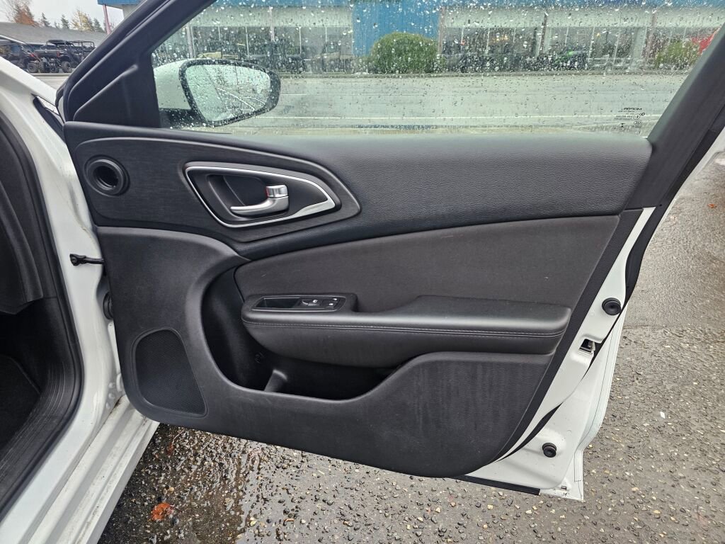 Used 2016 Chrysler 200 LX image 10