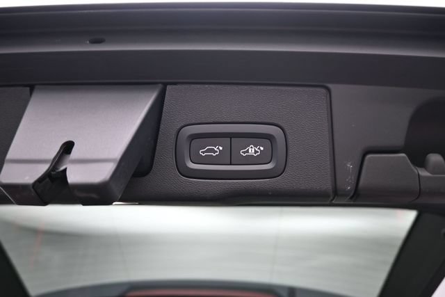 Used 2023 Volvo XC60 B5 Ultimate w/ Climate Package FWD image 34