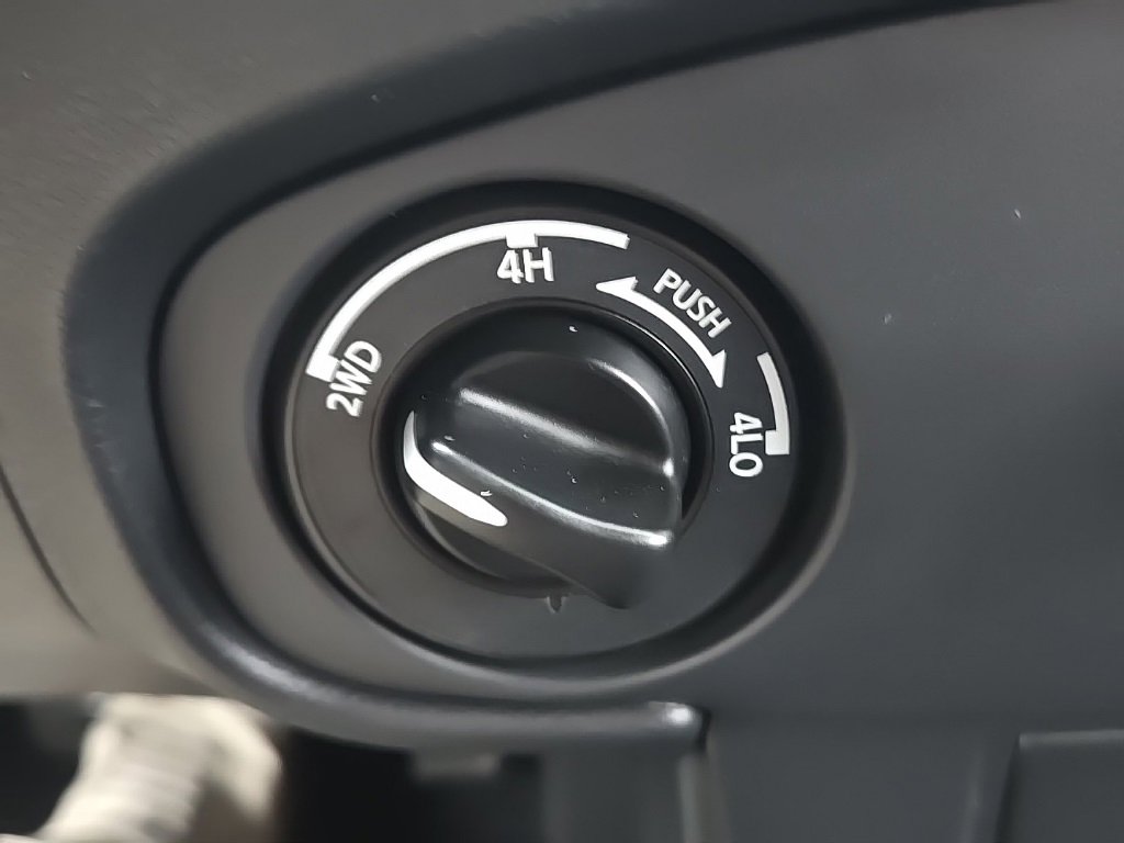 Used 2023 Nissan Frontier SV w/ Midnight Edition Package image 22