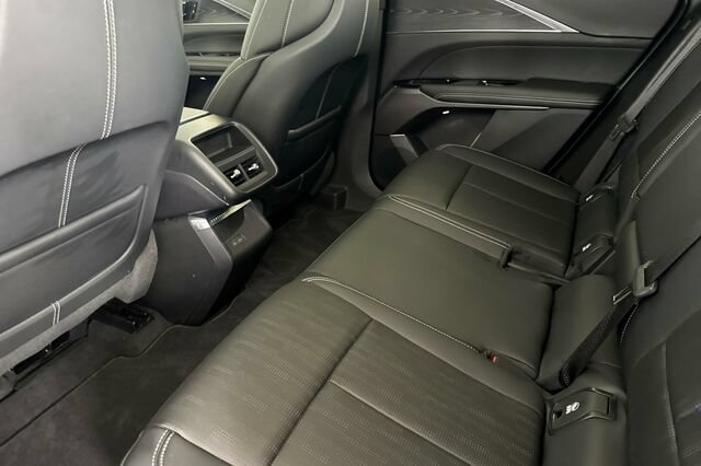 Certified 2024 Cadillac Lyriq Luxury AWD/4WD image 12