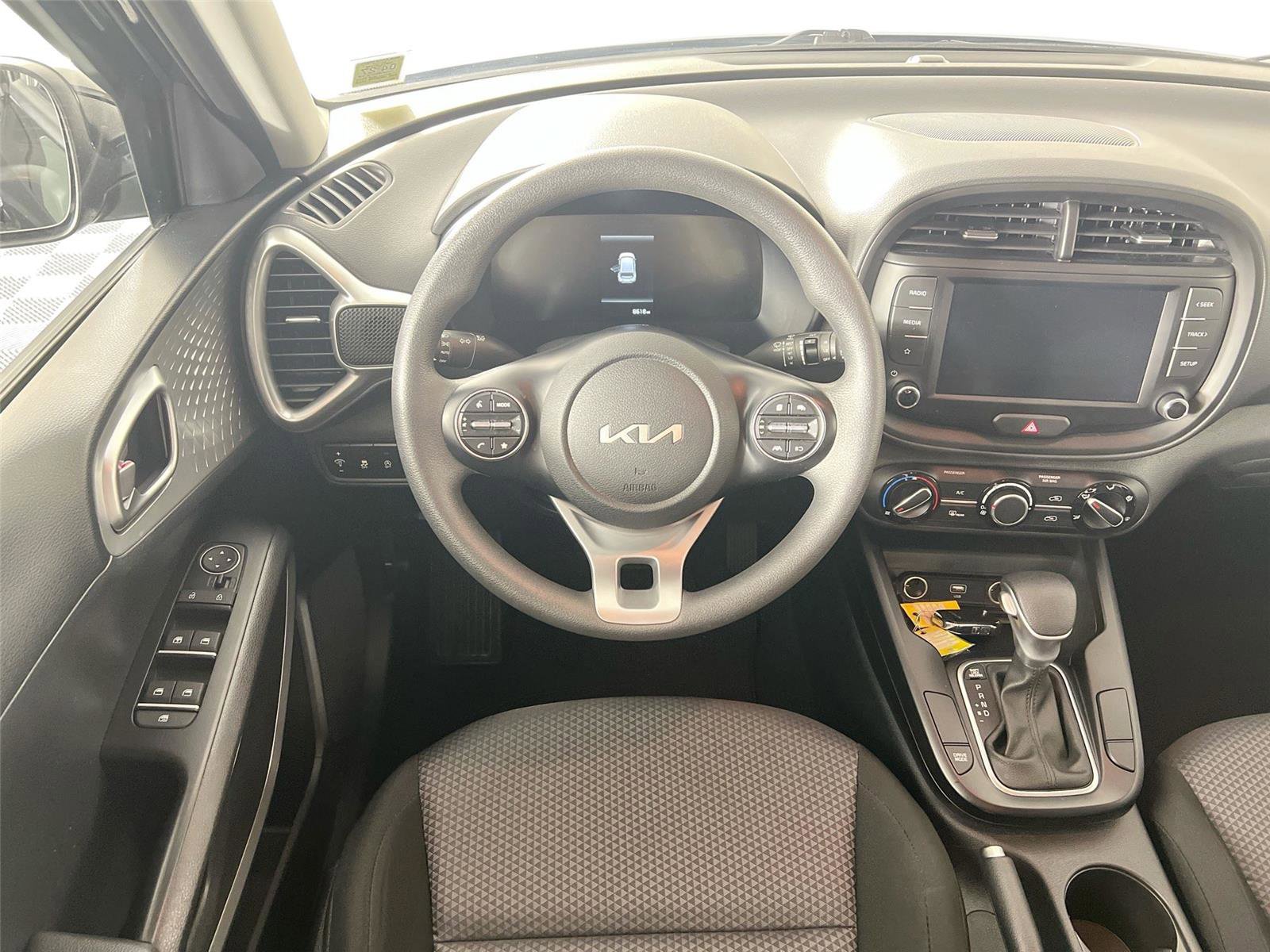 Used 2025 Kia Soul LX w/ LX Technology Package FWD image 22