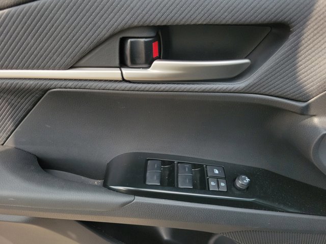 Used 2025 Toyota Camry SE image 7