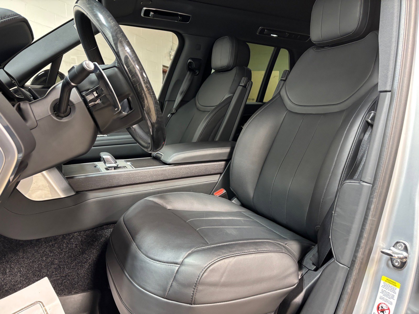 Used 2025 Land Rover Range Rover SE AWD/4WD image 22