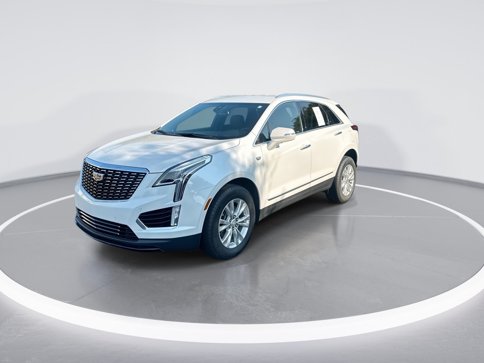 Used 2023 Cadillac XT5 Luxury w/ LPO, Floor Liner Package AWD/4WD image 5
