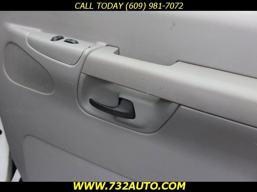 Used 2002 Ford E-150 and Econoline 150 RWD image 20
