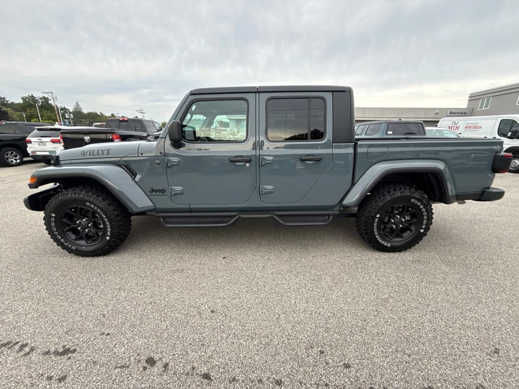 Certified 2025 Jeep Gladiator Overland AWD/4WD image 2