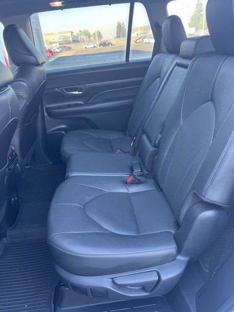 Used 2024 Toyota Grand Highlander Limited image 11