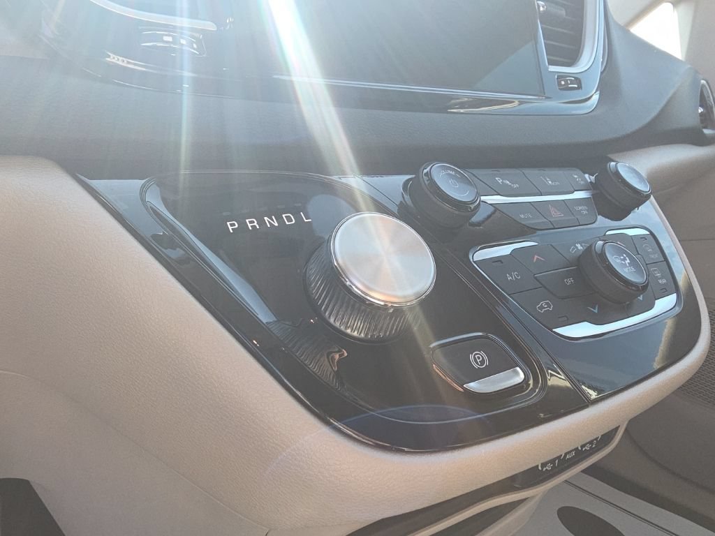 Used 2024 Chrysler Pacifica Touring-L FWD image 16