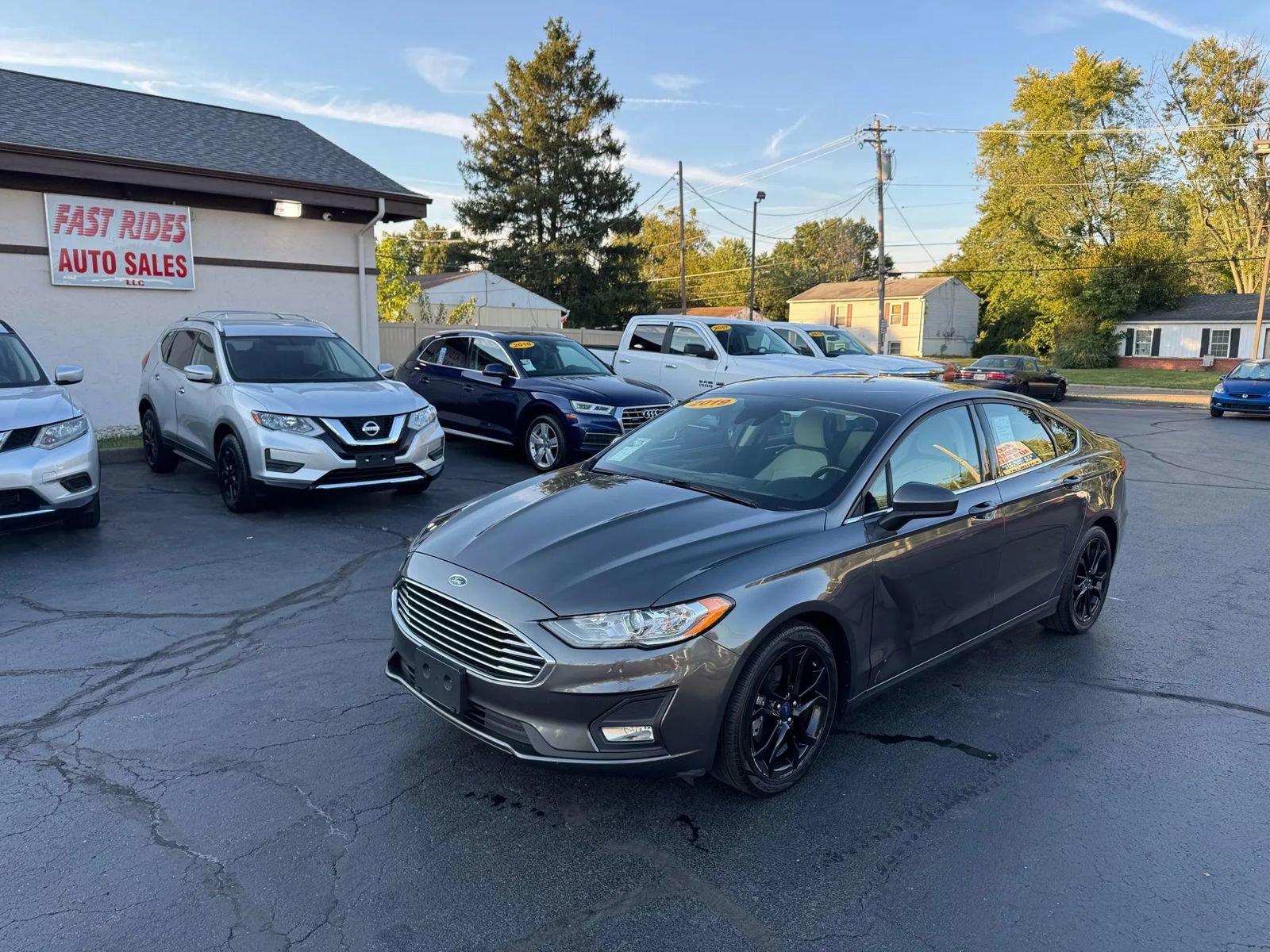 Used 2019 Ford Fusion SE w/ Equipment Group 151A image 2