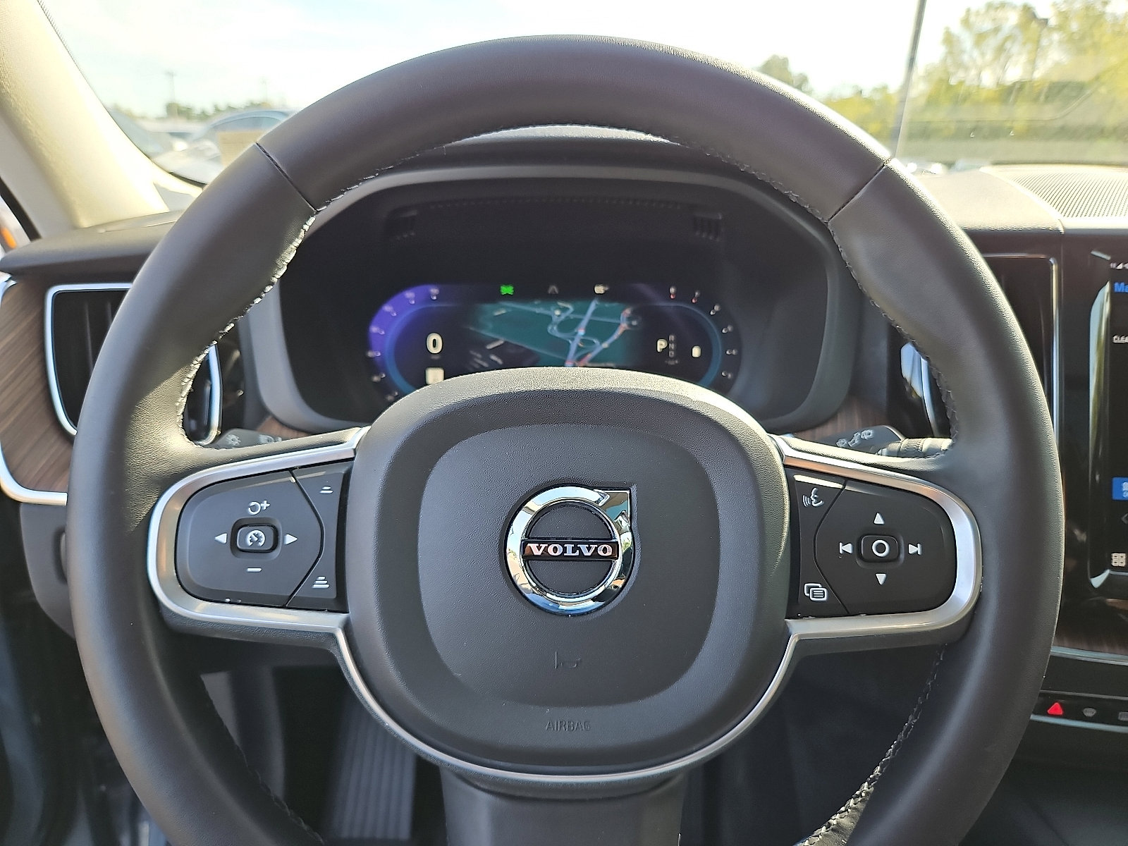 Certified 2022 Volvo XC60 B5 Momentum w/ Climate Package image 18