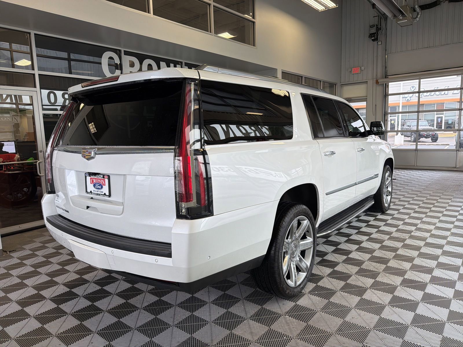 Used 2020 Cadillac Escalade ESV Luxury image 6